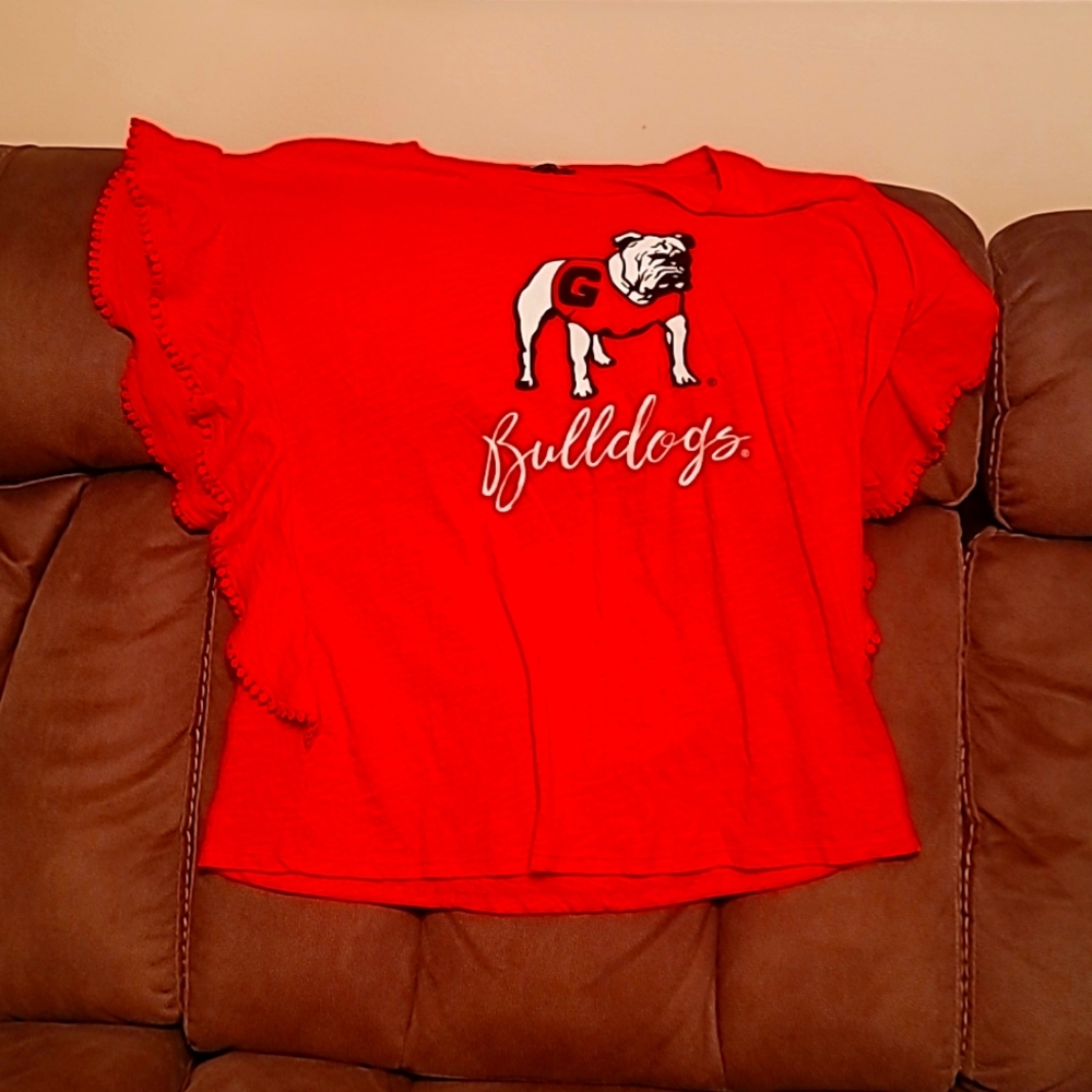Women's red Georgia bulldog start.